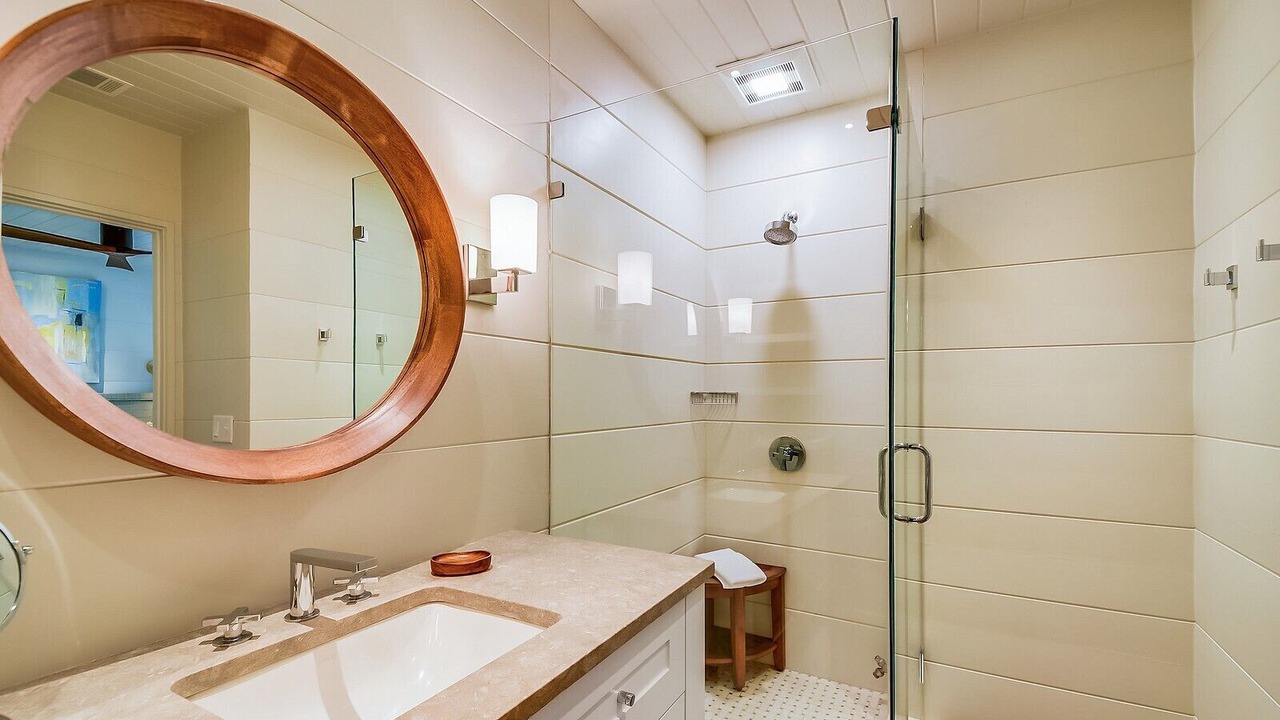 Photo of Bathroom in Beach Lagoon