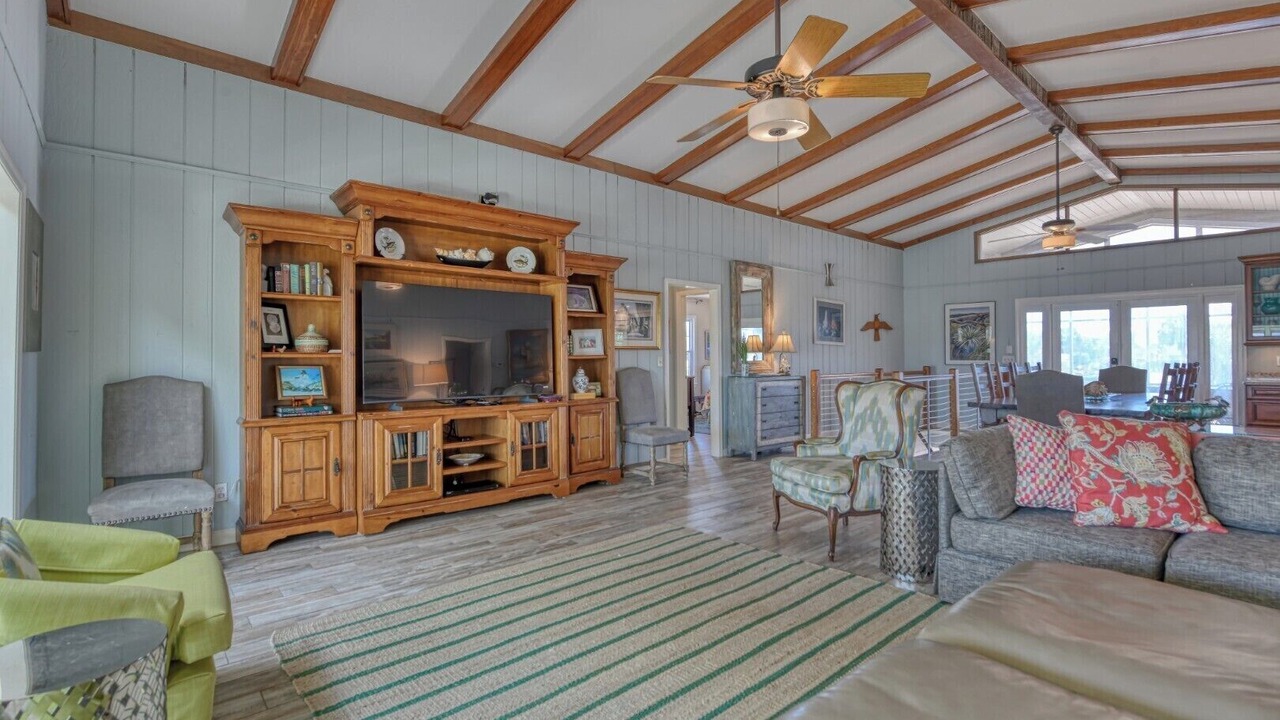 Photo of Livingroom in Inlet Harbour