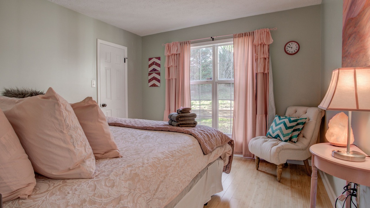Photo of Bedroom in Oakley
