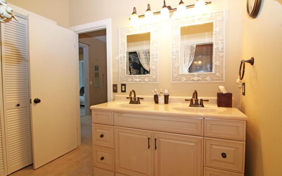 Photo of Bathroom in Vanderhorst Plantation