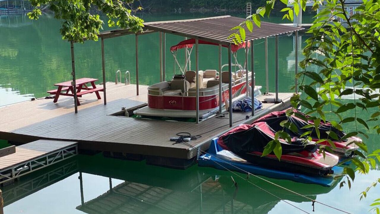 Photo of Bedroom in Flat Hollow Marina