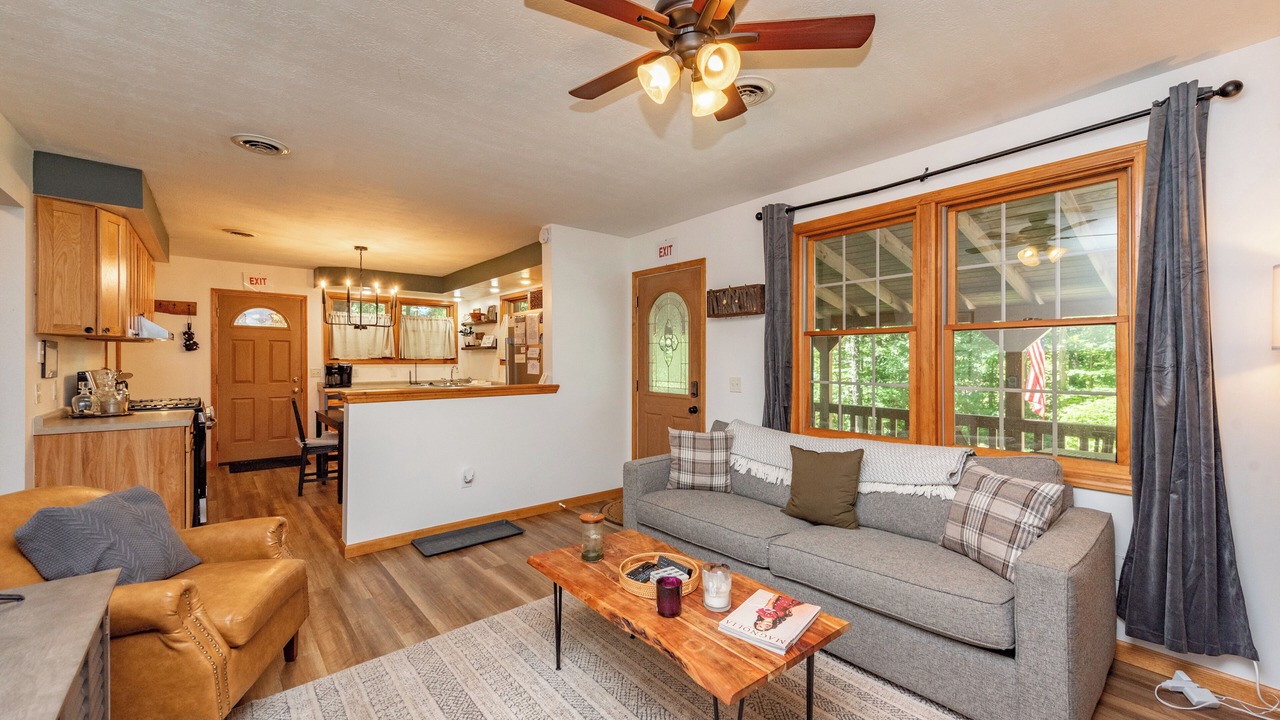 Photo of Livingroom in McHenry