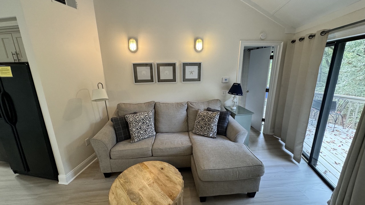 Photo of Livingroom in Night Heron