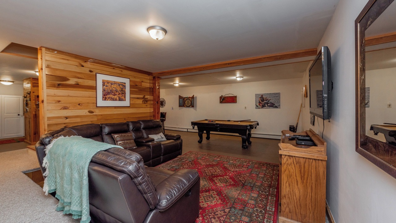 Photo of Livingroom in McHenry