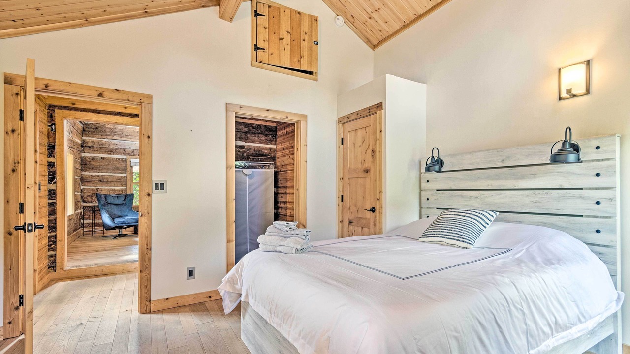 Photo of Bedroom in Weaverville