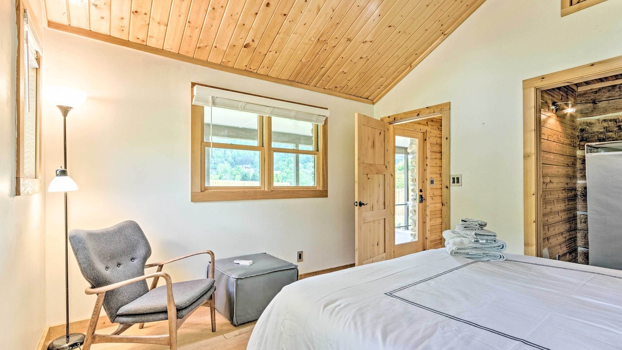Photo of Bedroom in Weaverville