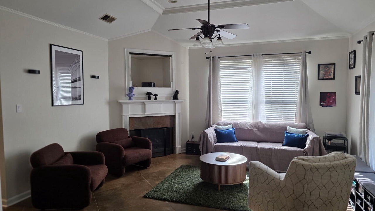 Photo of Livingroom in University District