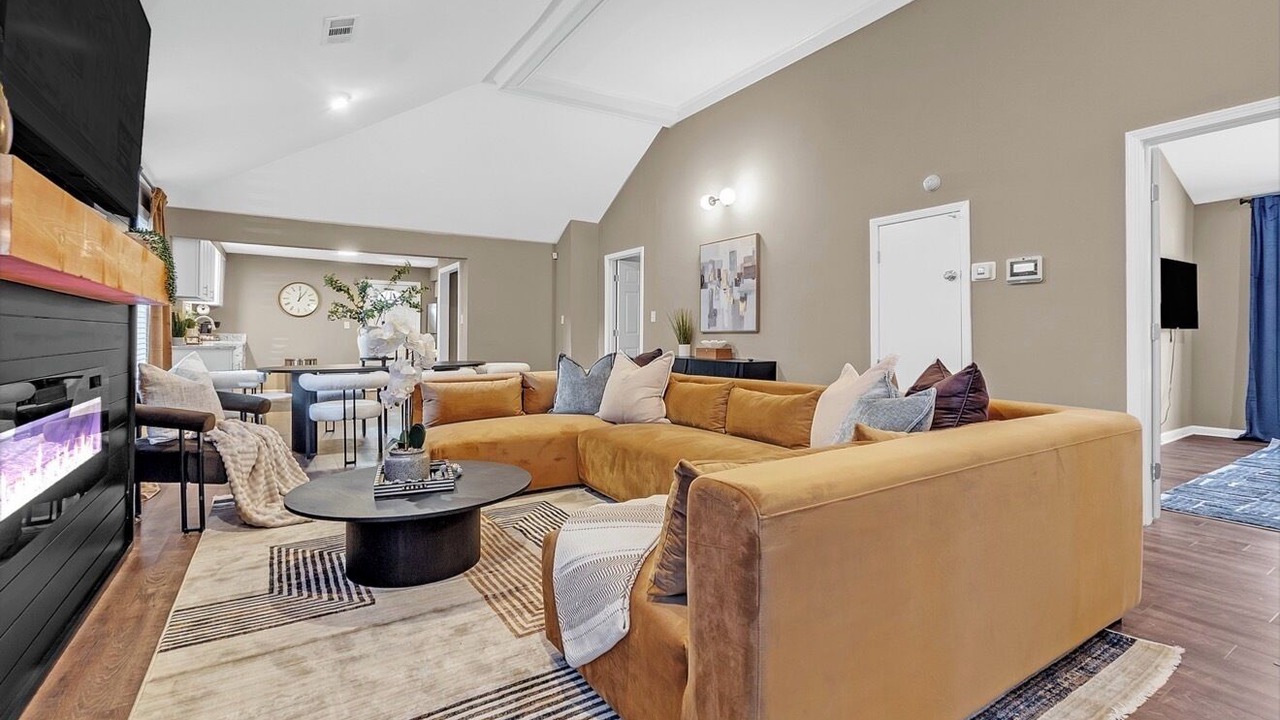 Photo of Livingroom in Uptown