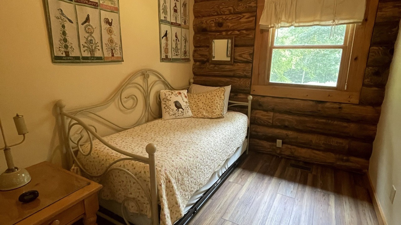 Photo of Bedroom in Gnaw Bone