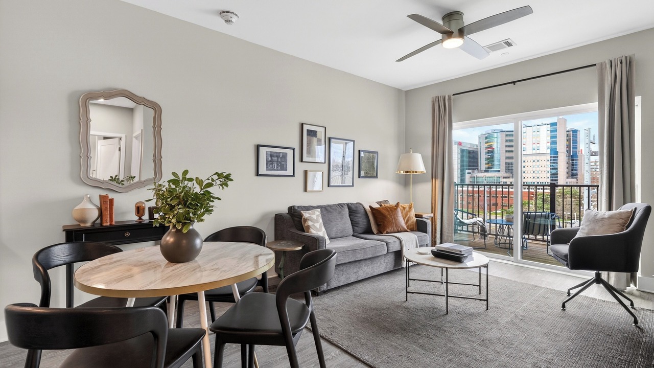 Photo of Livingroom in Hillsboro West End