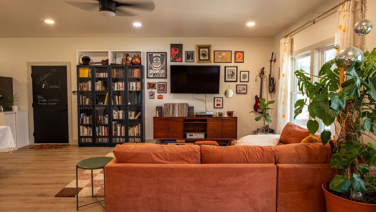 Photo of Livingroom in Leicester