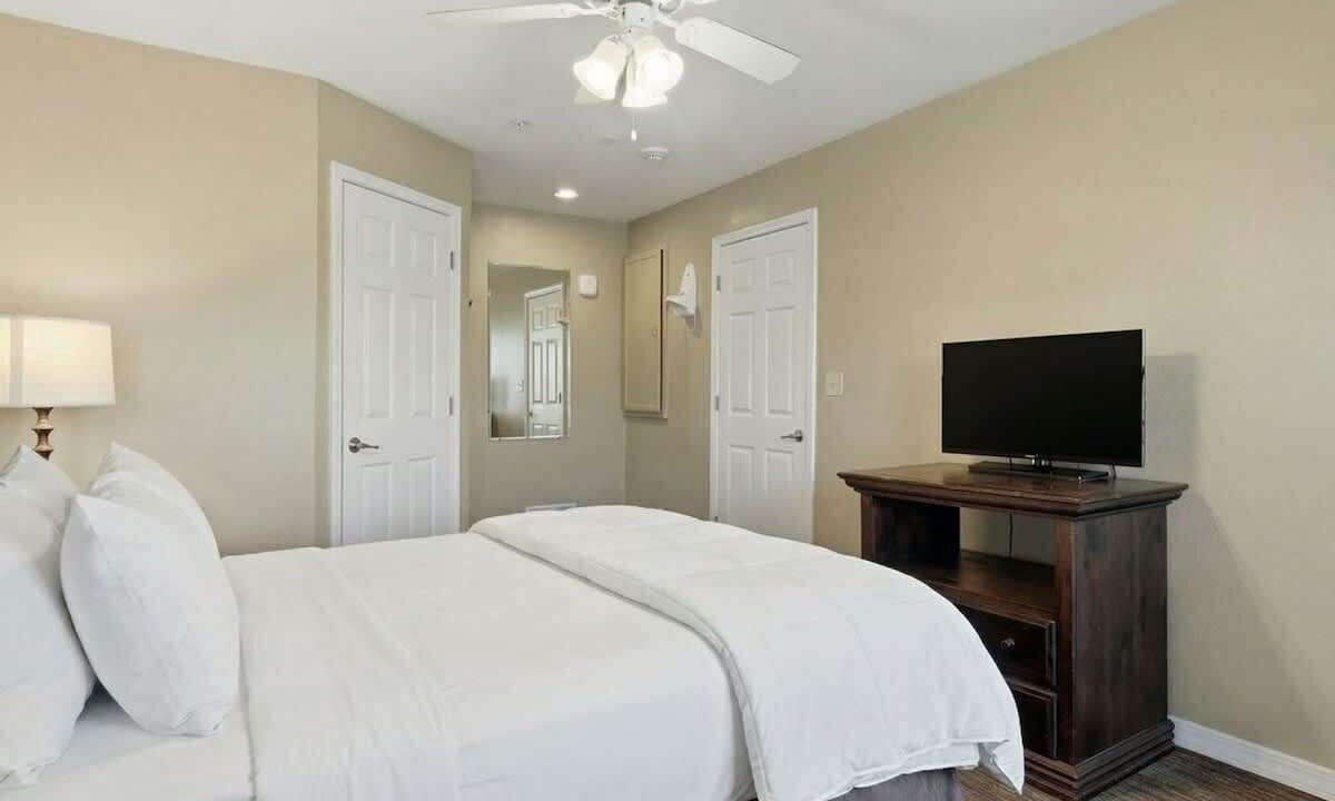 Photo of Bedroom in Clarkesville
