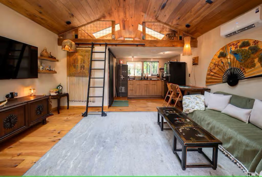 Photo of Livingroom in Cherry Log