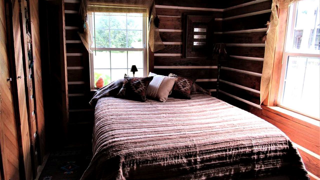 Photo of Bedroom in Laurel Bloomery