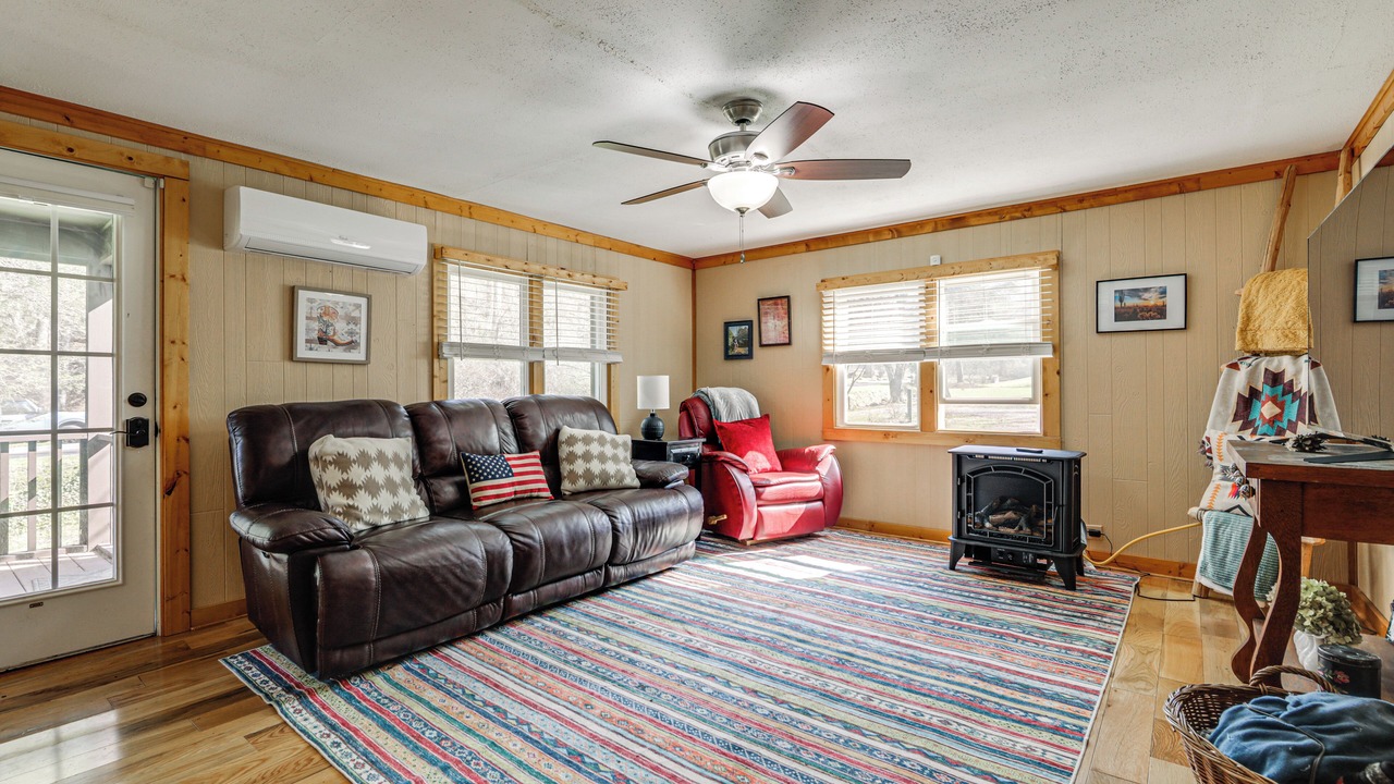 Photo of Livingroom in Robbinsville