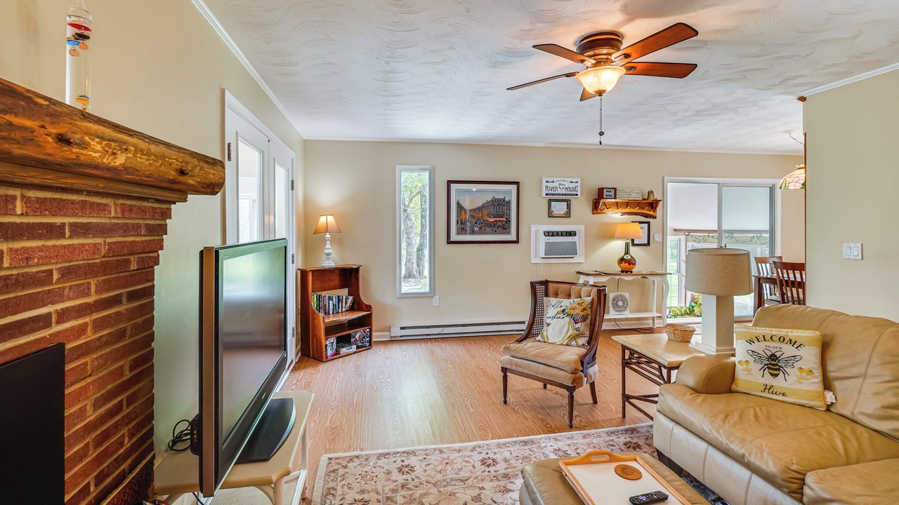 Photo of Livingroom in Kabletown