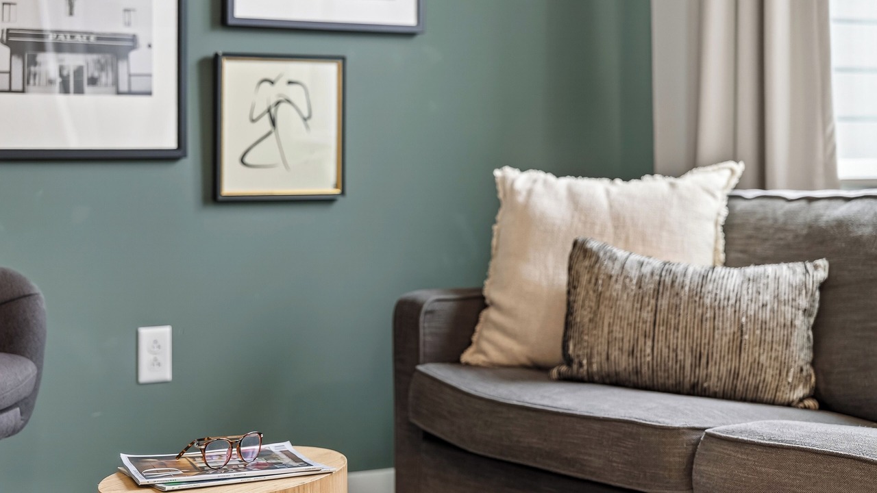 Photo of Livingroom in Hillsboro Village