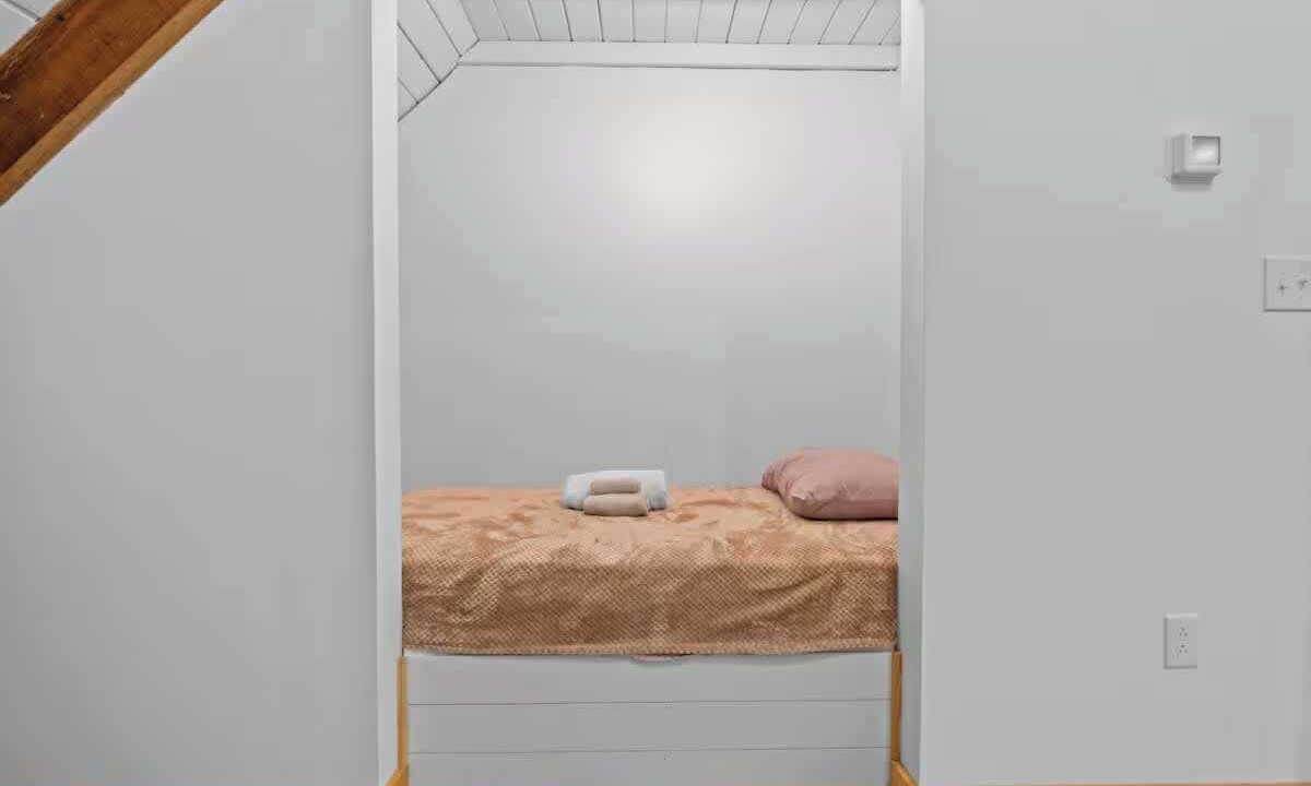 Photo of Bedroom in Black Mountain