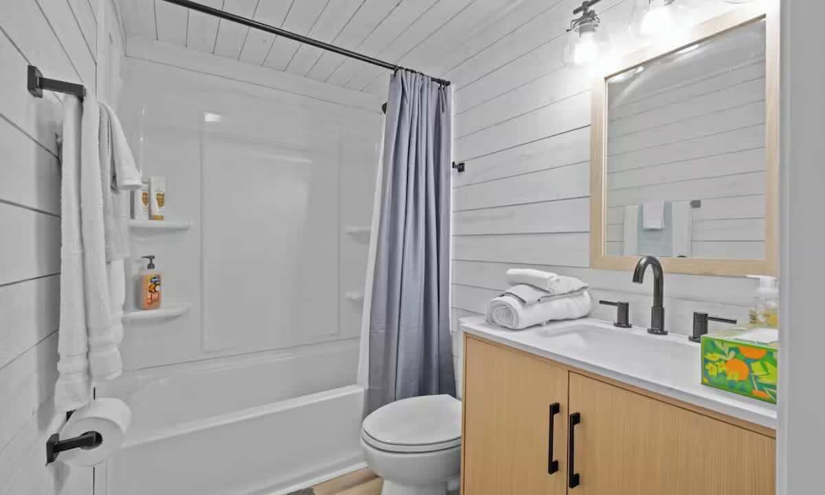 Photo of Bathroom in Black Mountain