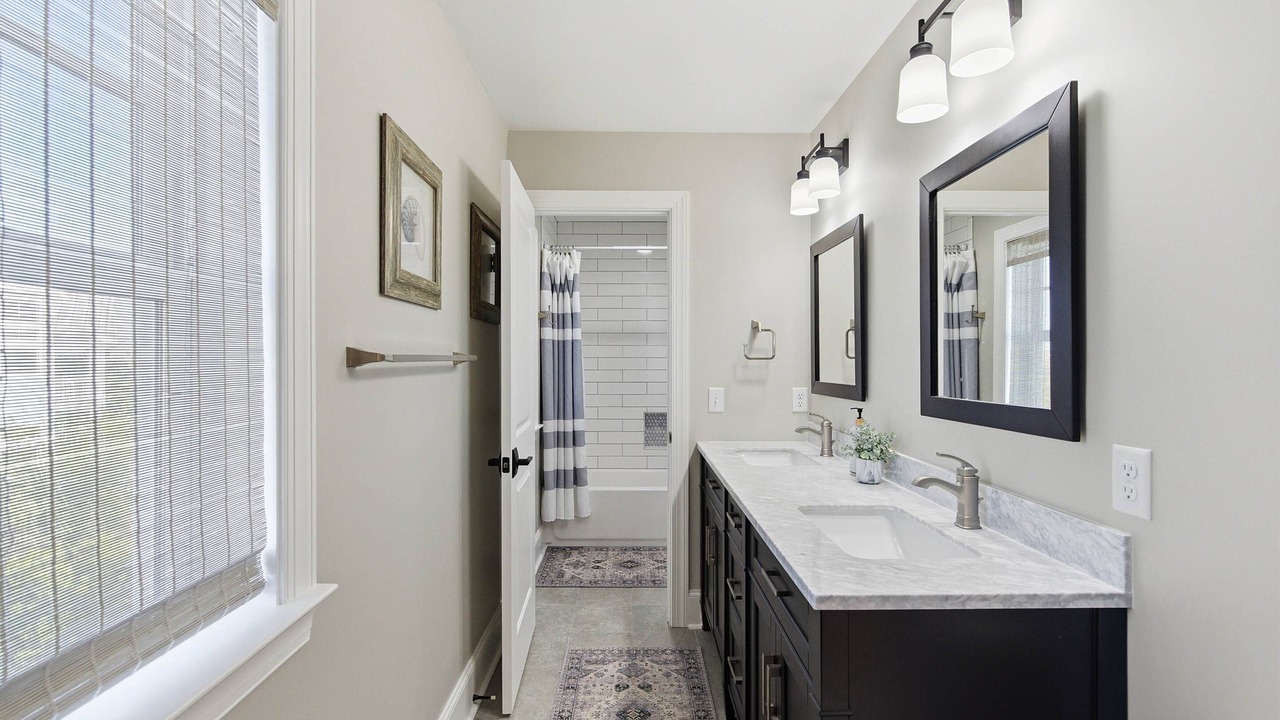 Photo of Bathroom in Beachwalk