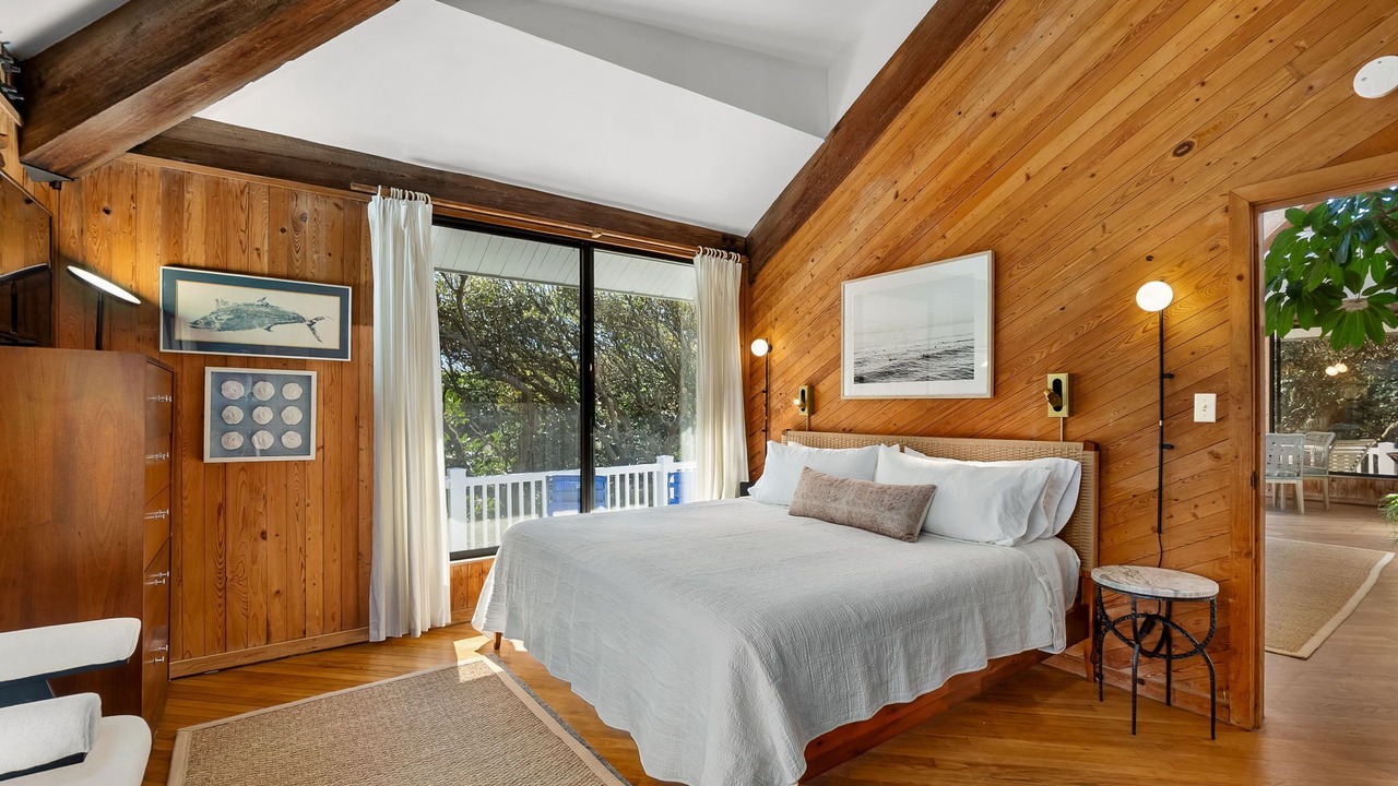 Photo of Bedroom in Pine Knoll Shores