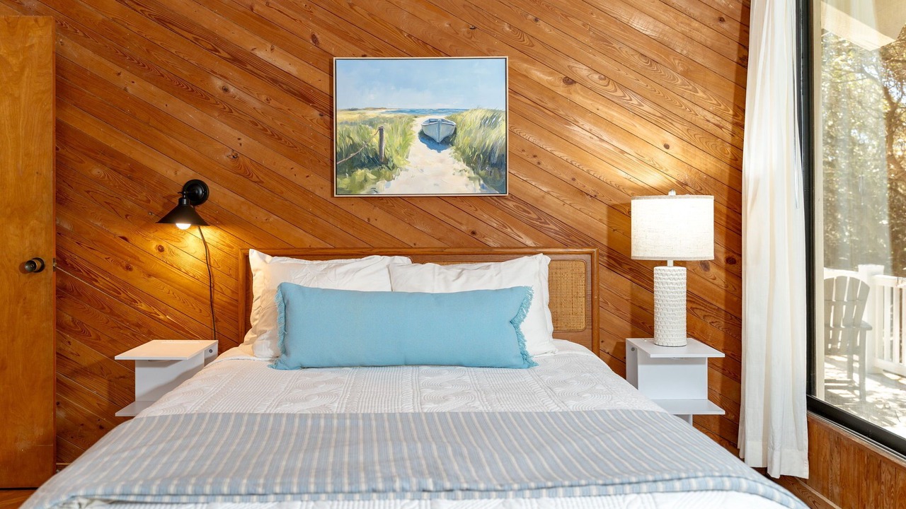 Photo of Bedroom in Pine Knoll Shores