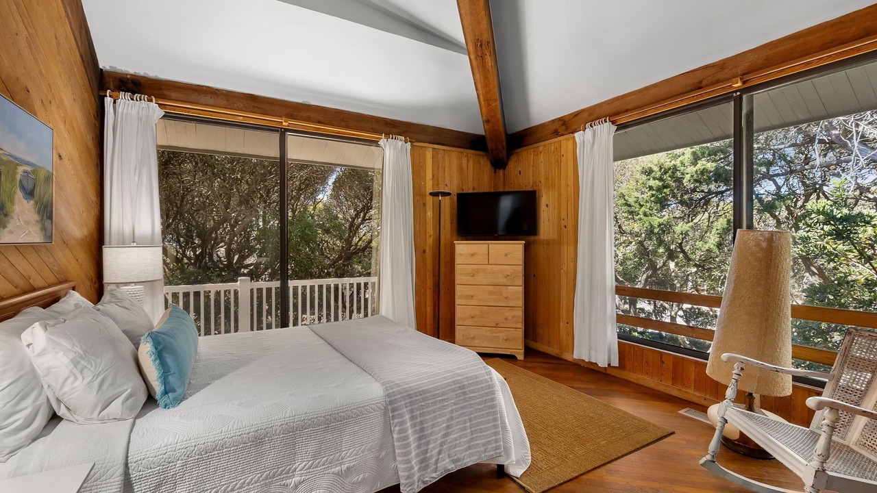 Photo of Bedroom in Pine Knoll Shores
