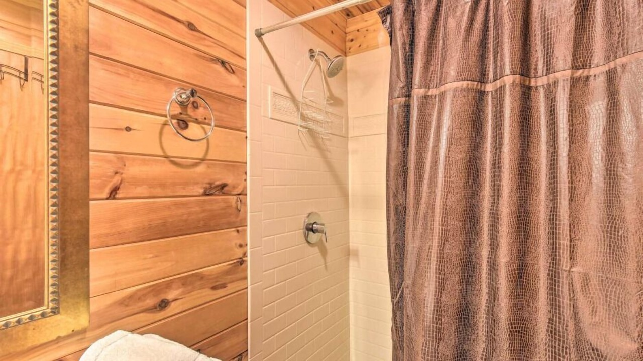 Photo of Bathroom in Helen
