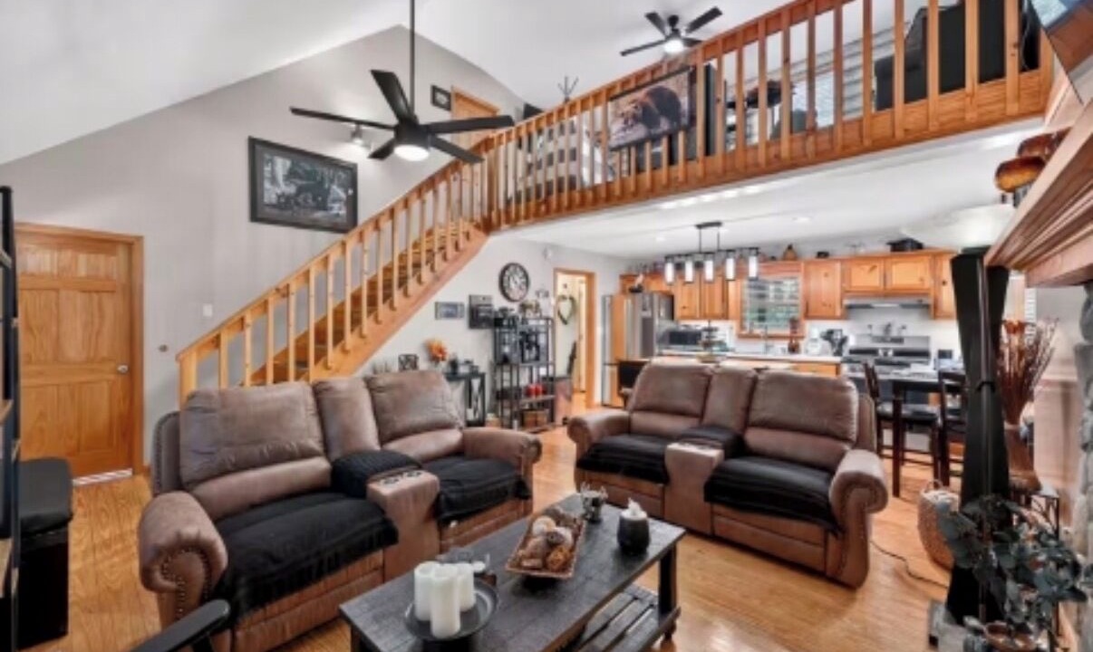 Photo of Livingroom in Blairsville