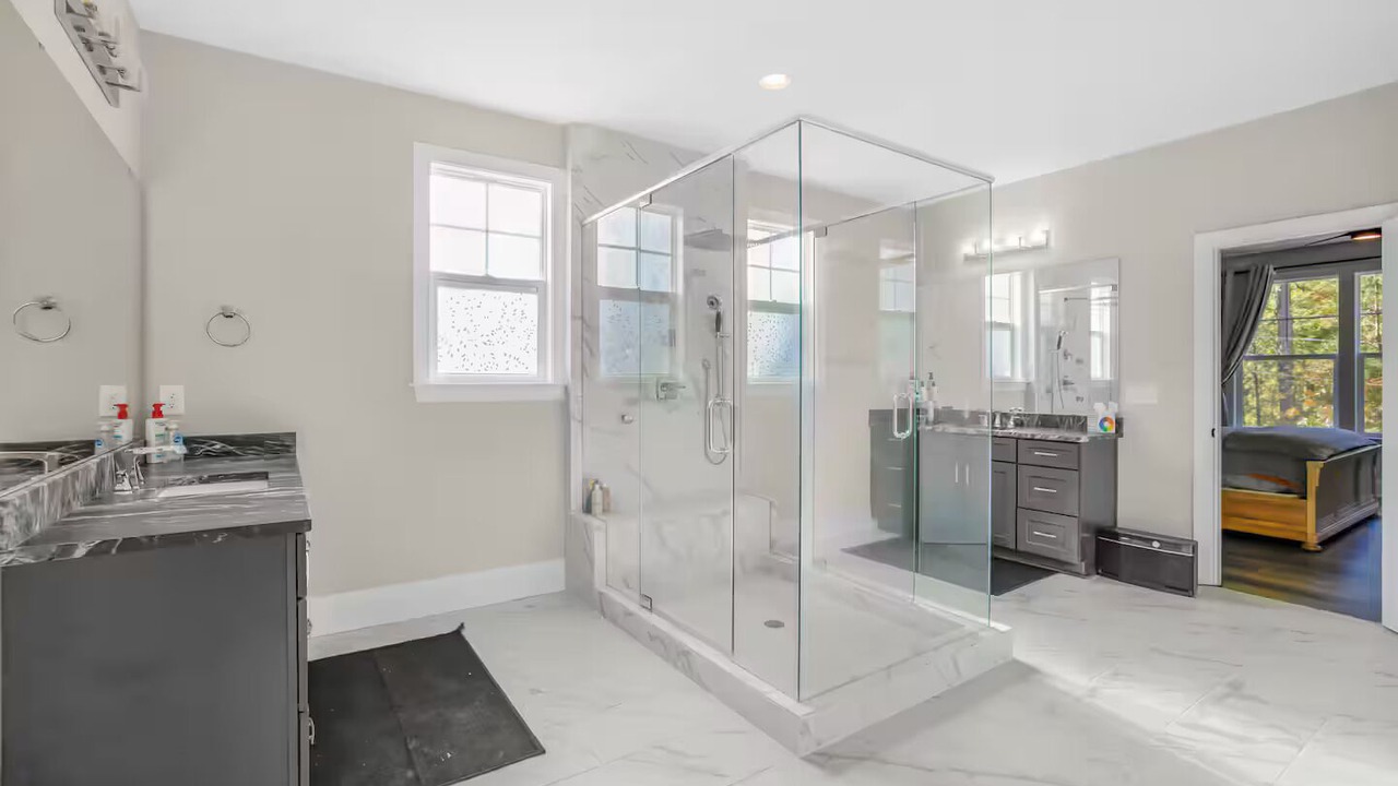 Photo of Bathroom in Bowling Green