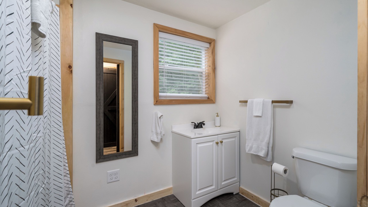 Photo of Bathroom in Cherry Log