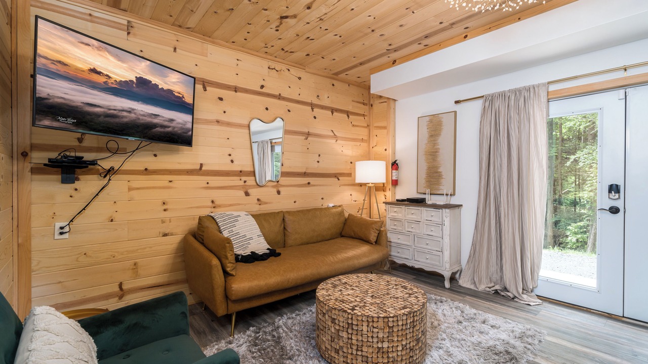 Photo of Livingroom in Cherry Log