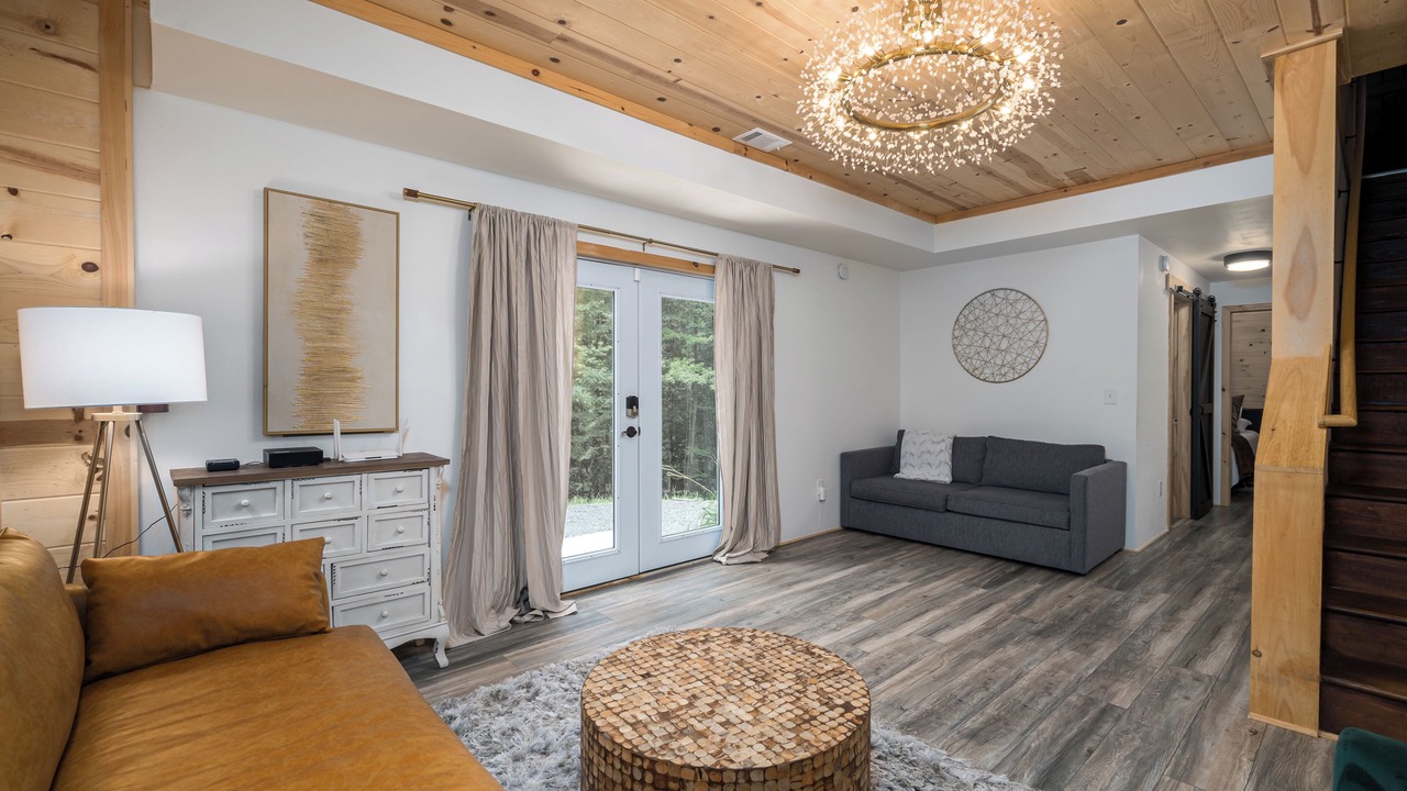 Photo of Livingroom in Cherry Log