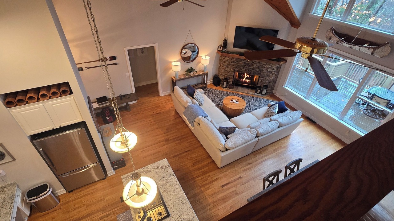 Photo of Livingroom in Big Canoe