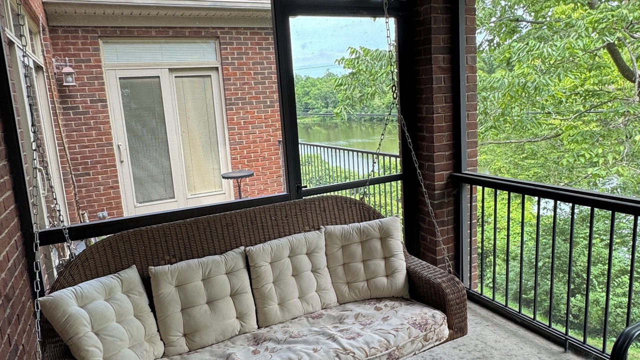 Photo of Livingroom in Lexington