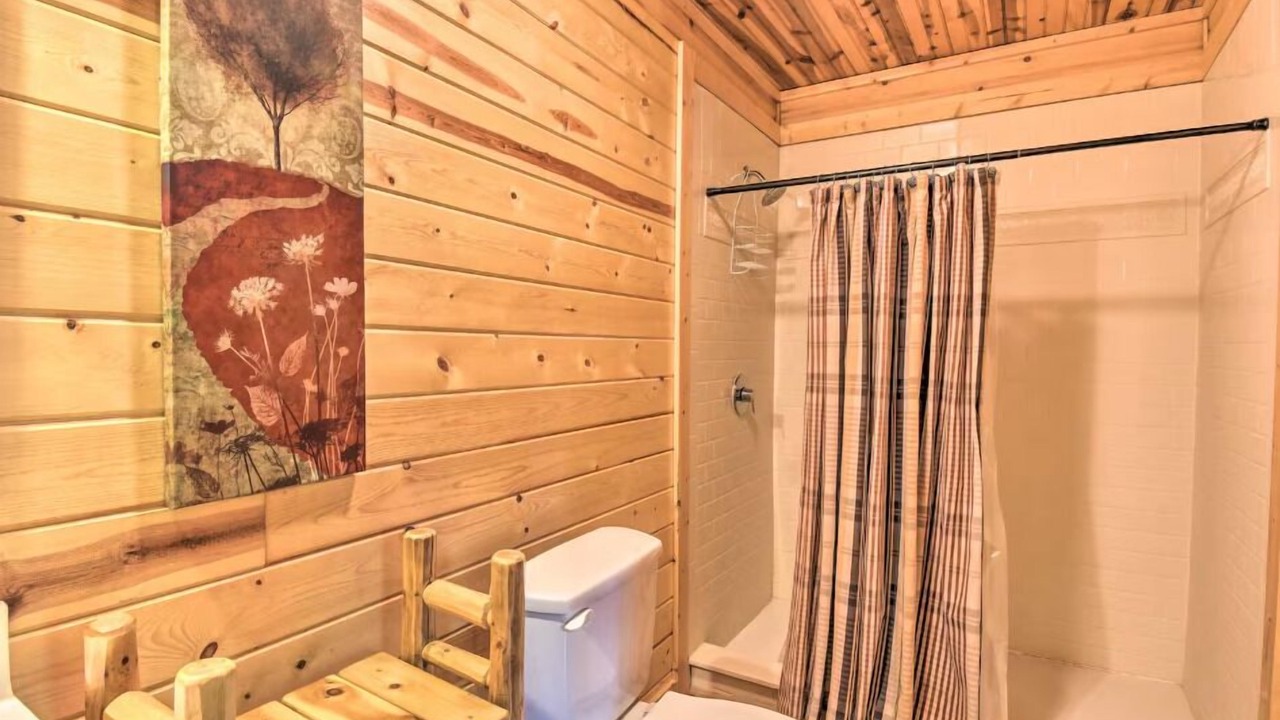Photo of Bathroom in Helen
