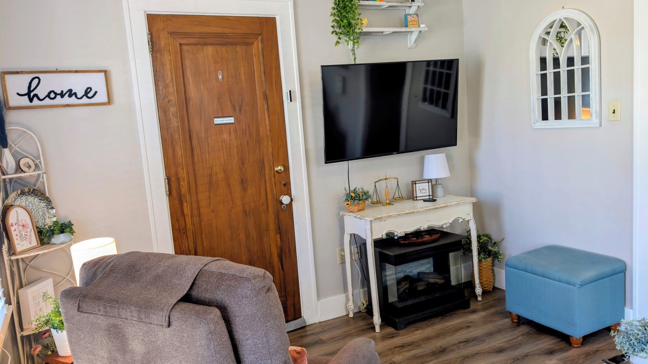 Photo of Livingroom in Eaton