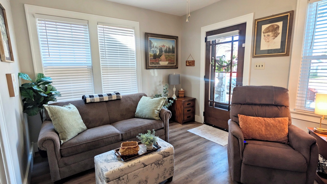 Photo of Livingroom in Eaton