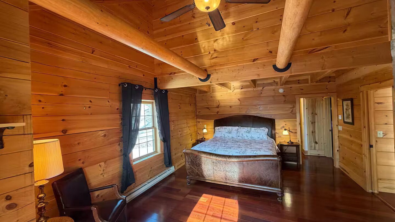 Photo of Bedroom in Harman
