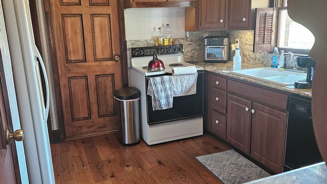 Photo of Kitchen in Hilander Park