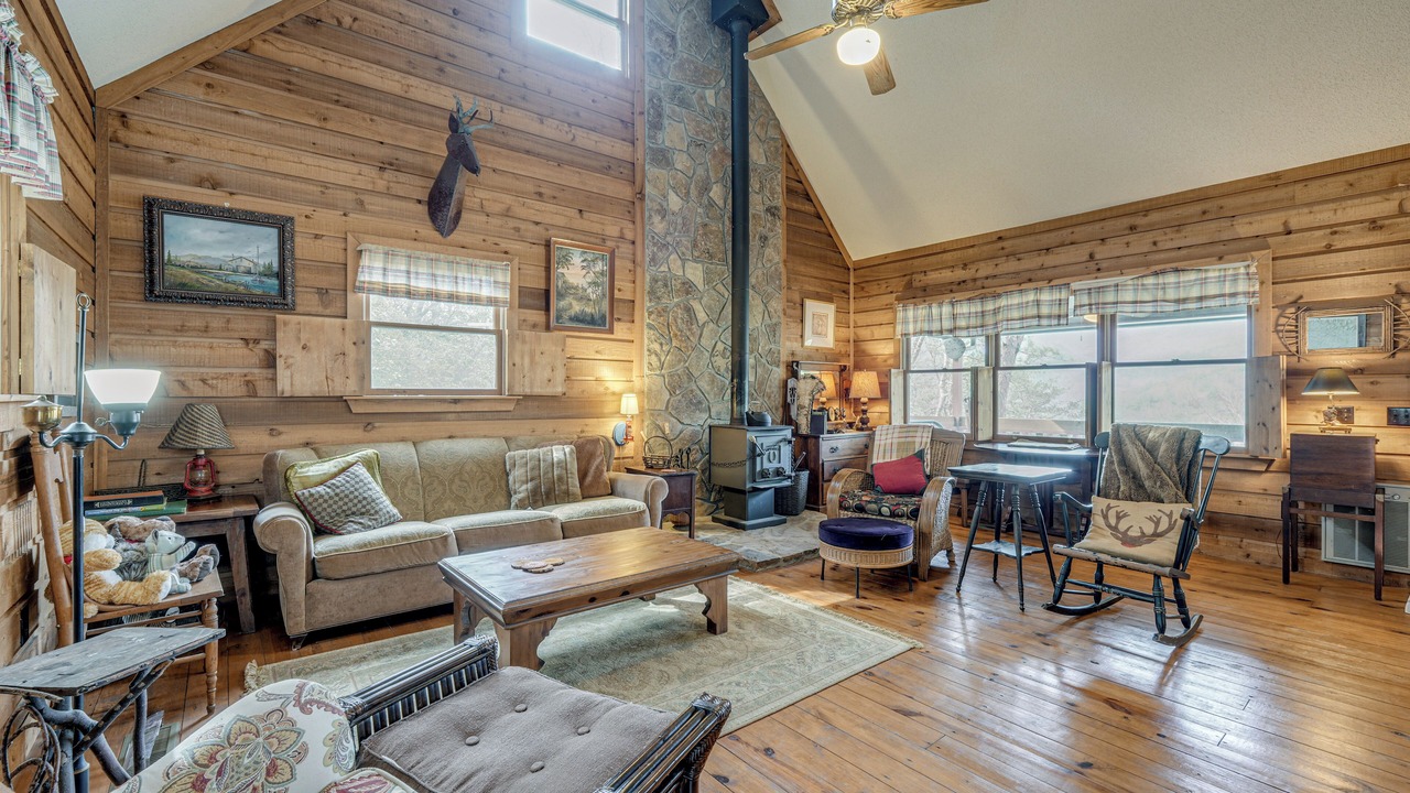 Photo of Bedroom in Hiawassee