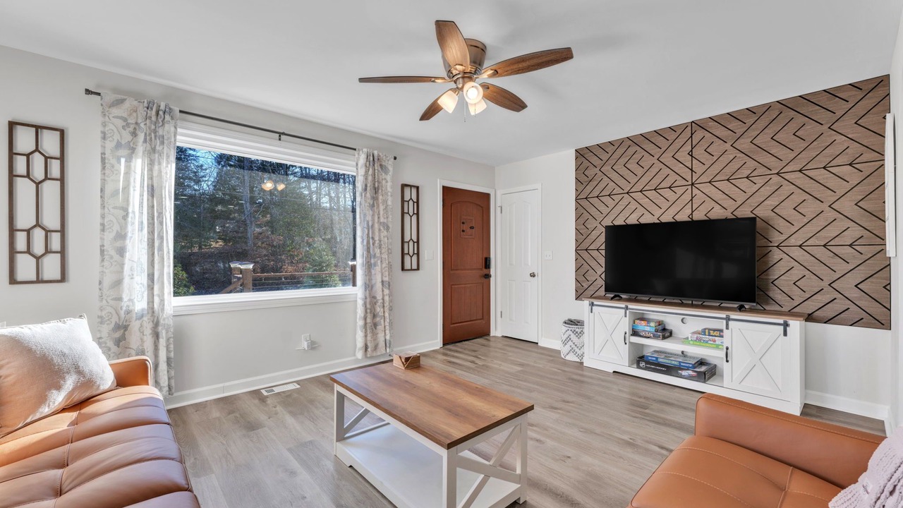 Photo of Livingroom in Travelers Rest