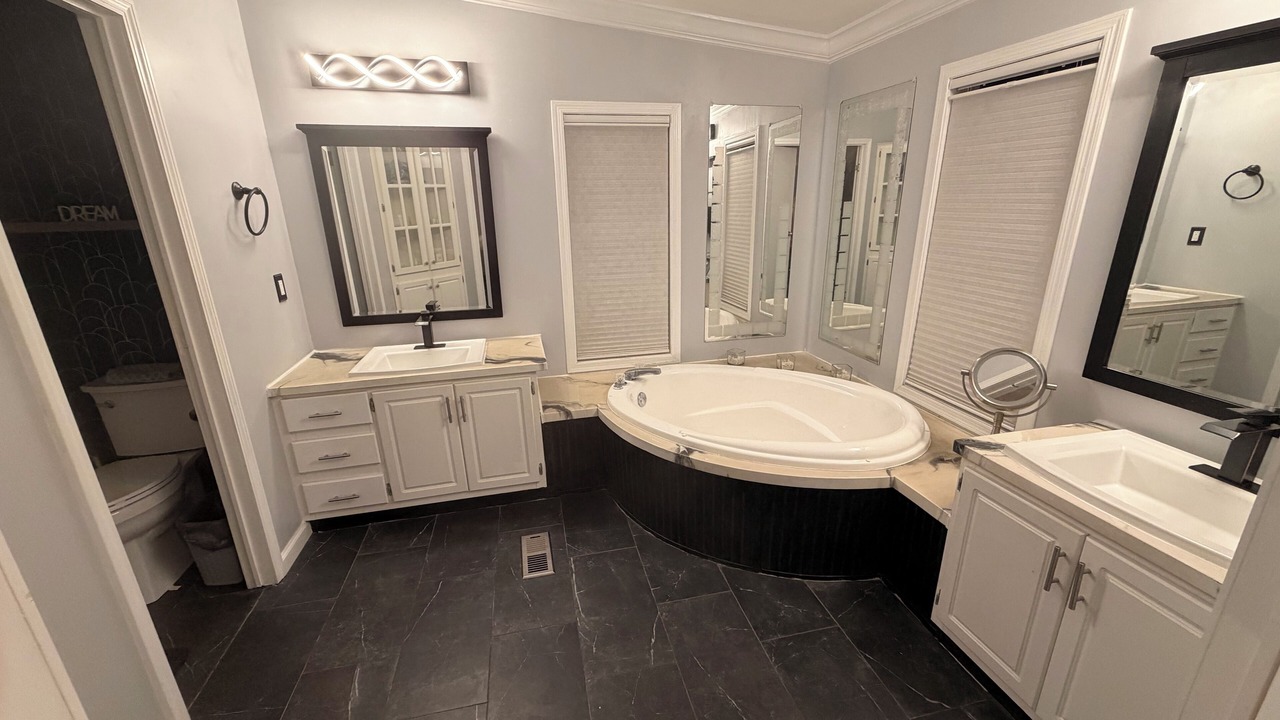 Photo of Bathroom in New Irving Park