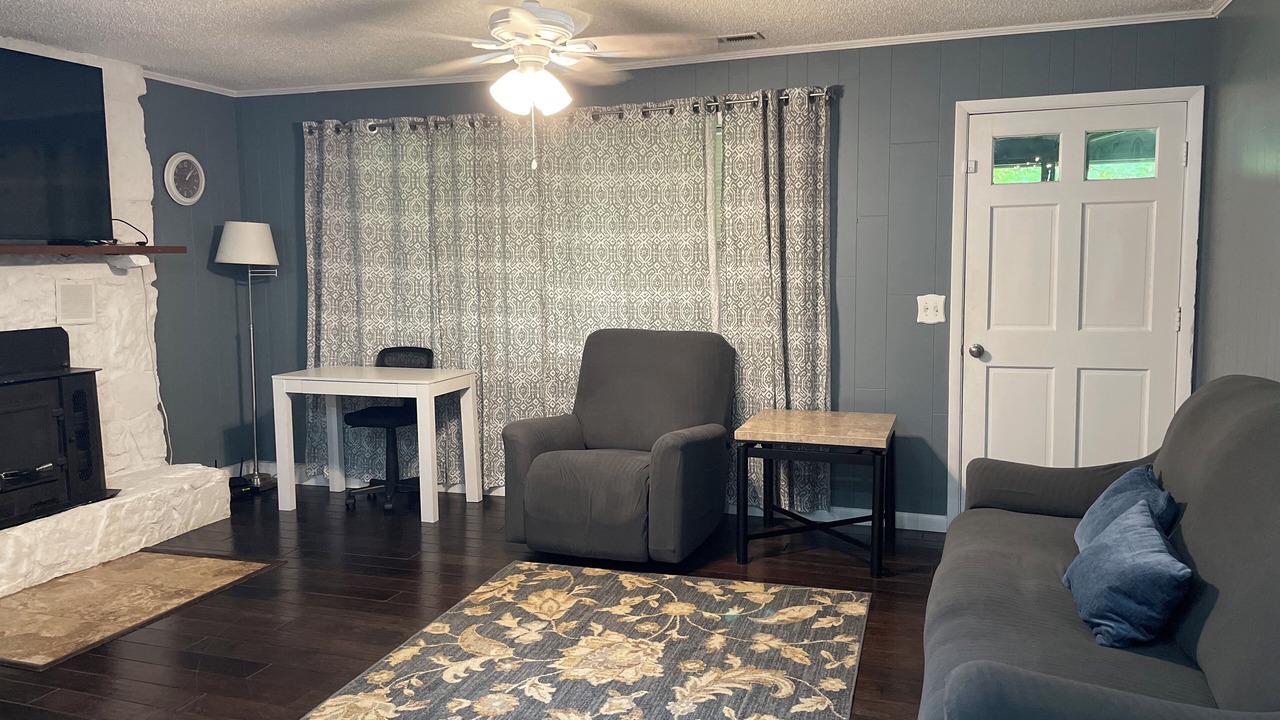 Photo of Livingroom in Upper Peachtree