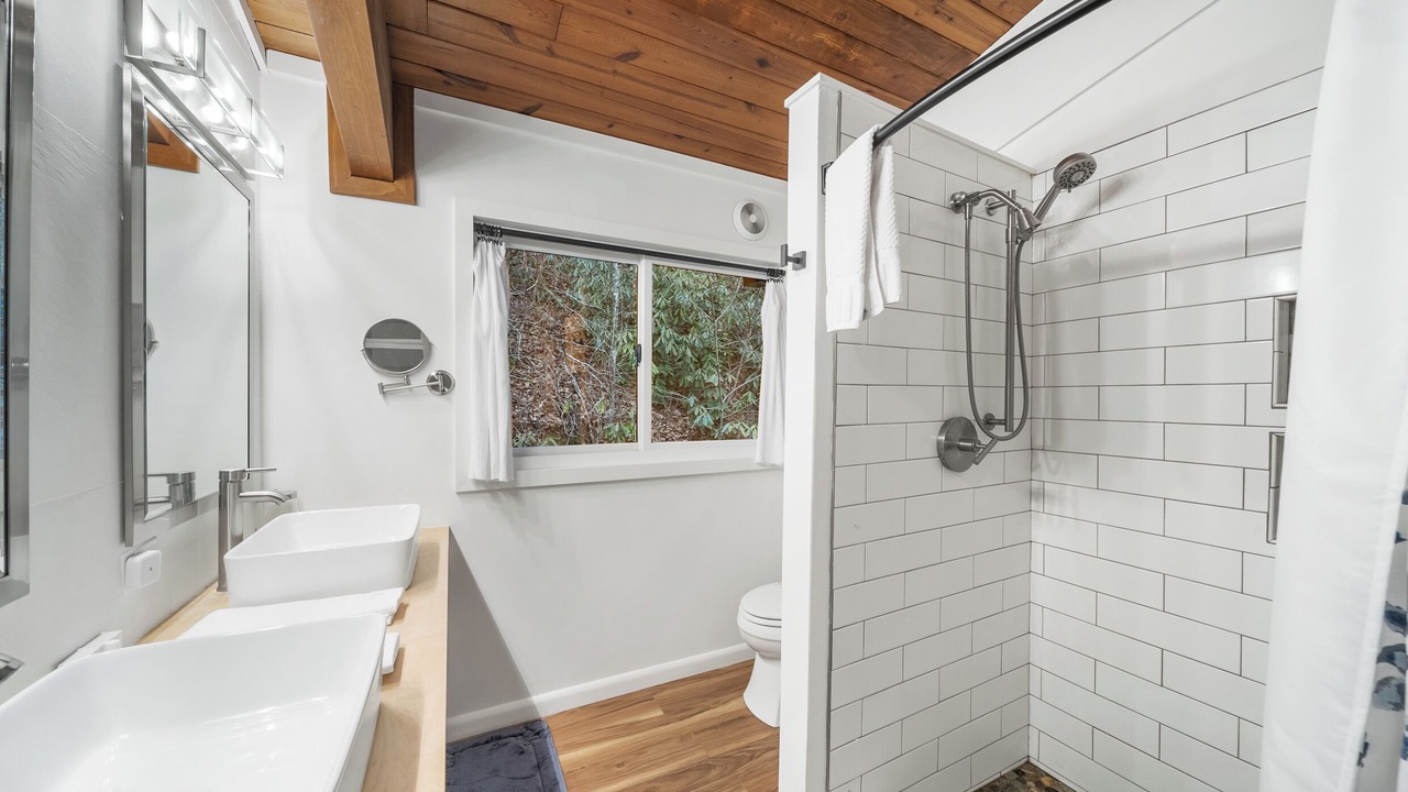 Photo of Bathroom in Lenoir