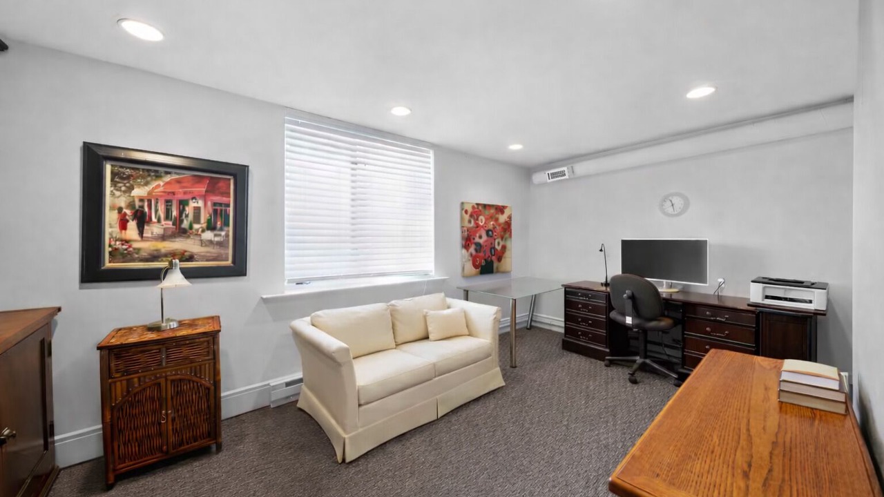 Photo of Livingroom in Mount Auburn