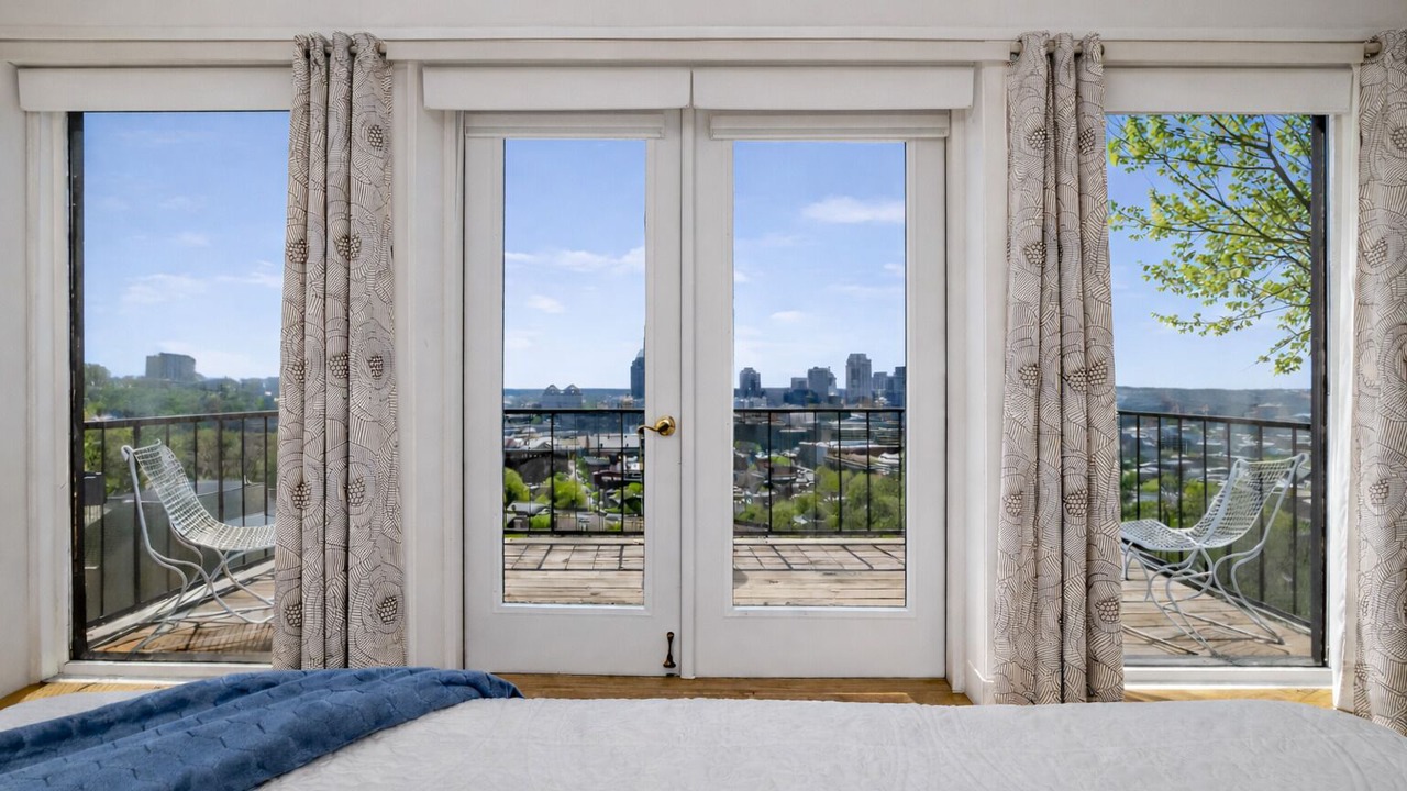 Photo of Bedroom in Mount Auburn