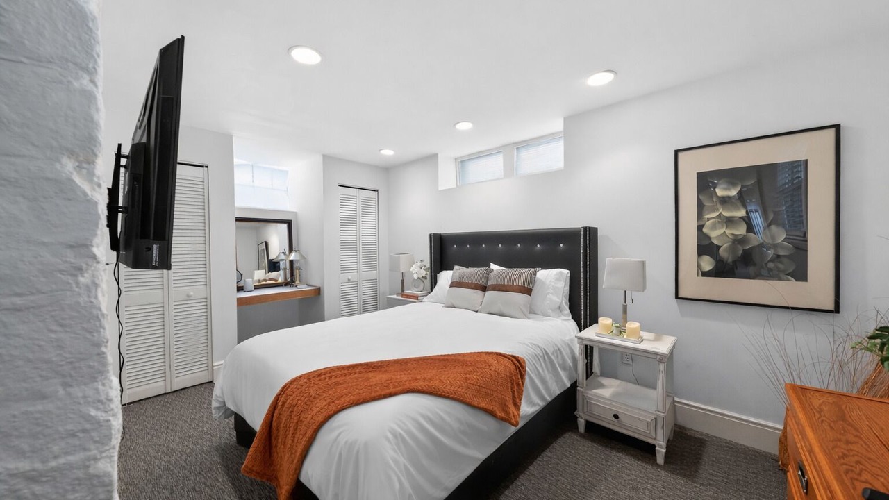 Photo of Bedroom in Mount Auburn
