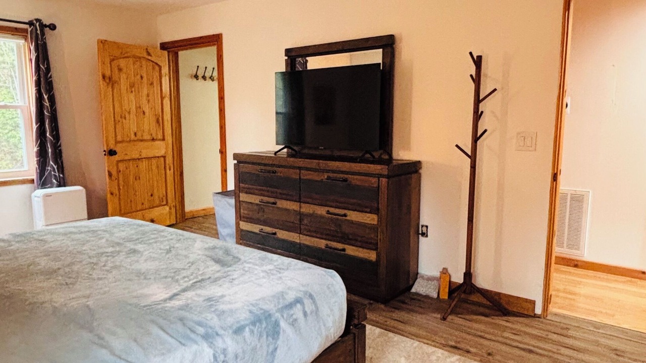 Photo of Bedroom in Hendersonville