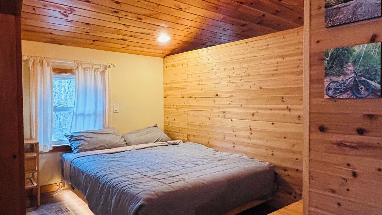 Photo of Bedroom in Hendersonville